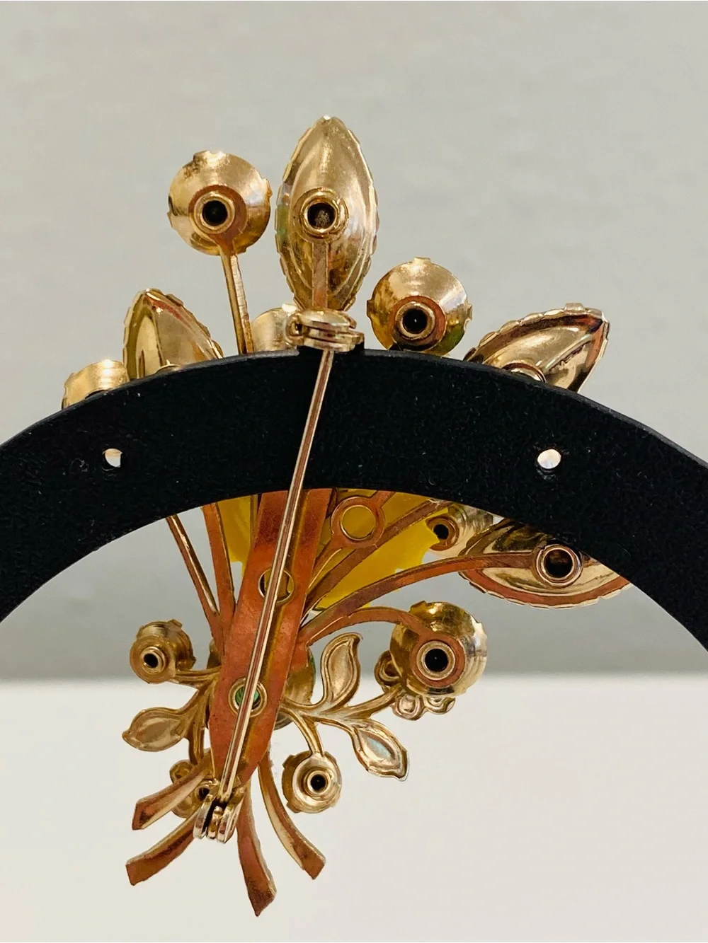 Vintage Green Aurora Borealis Rhinestones Brooch Yellow Plastic Flower Rivets